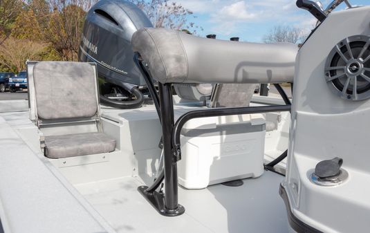Avid 21FS Bay Boat image