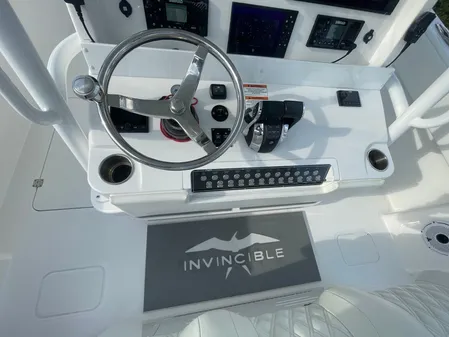 Invincible 33 CAT image