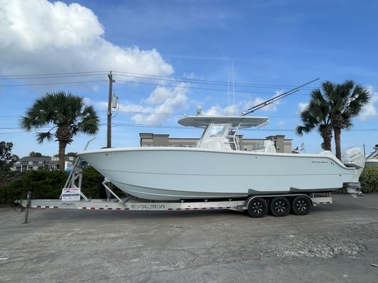 Invincible 33 CAT - main image