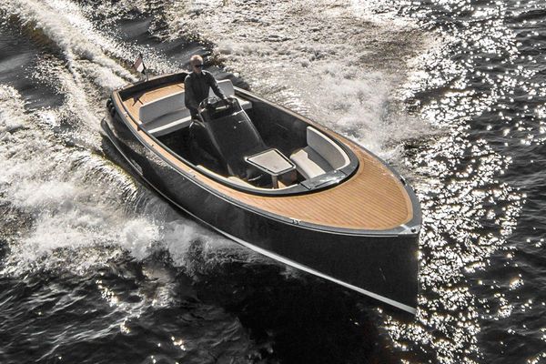 AdmiralsTender S28 - main image