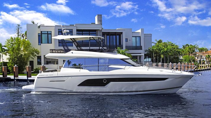Prestige 520 Flybridge - main image