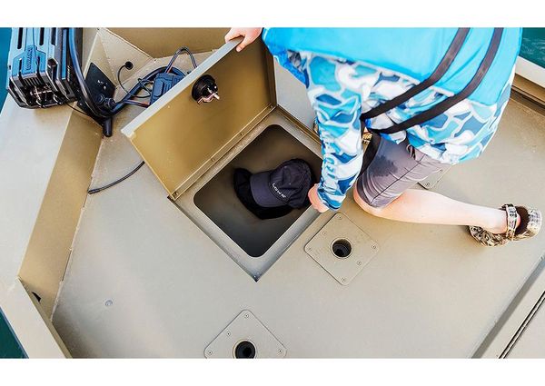 Lowe OUTLET-20 image