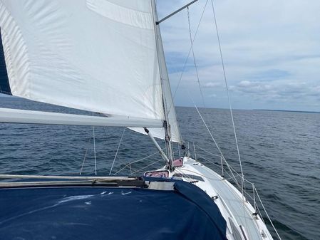 Hunter 33 image