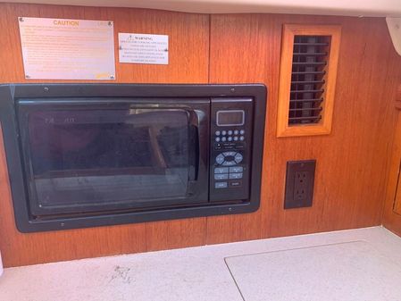 Hunter 33 image