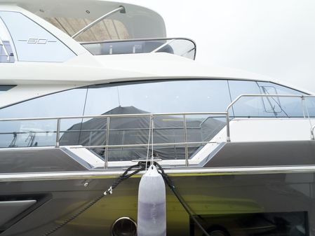 Azimut 60 image