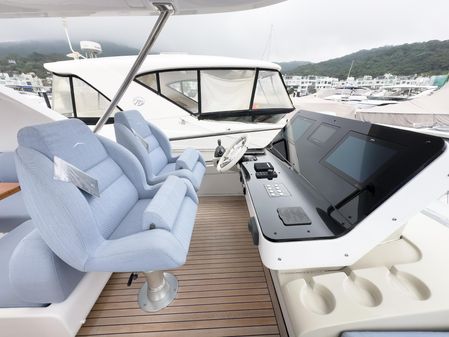 Azimut 60 image