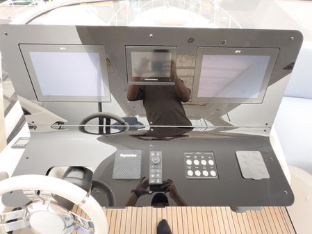 Azimut 60 image