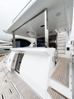 Azimut 60 image