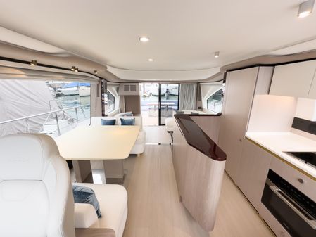 Azimut 60 image