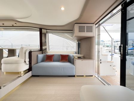 Azimut 60 image