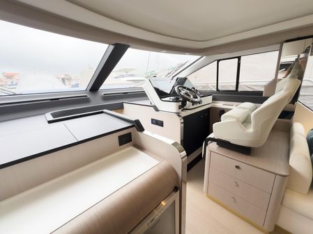 Azimut 60 image