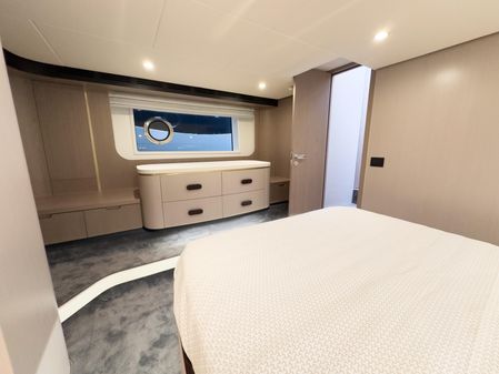 Azimut 60 image