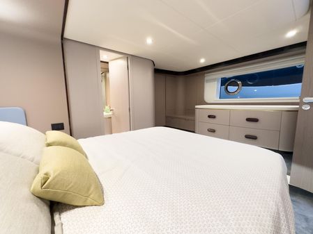 Azimut 60 image