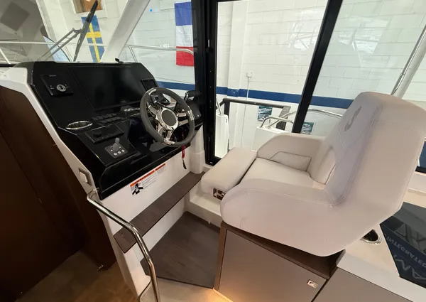 Beneteau ANTARES-11-FLY image