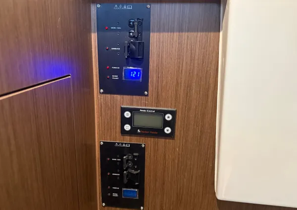 Beneteau ANTARES-11-FLY image