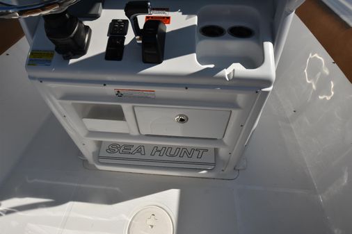 Sea Hunt Ultra 255 SE image