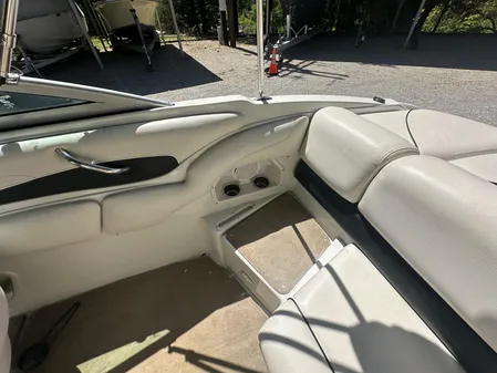 Crownline 220 LS image