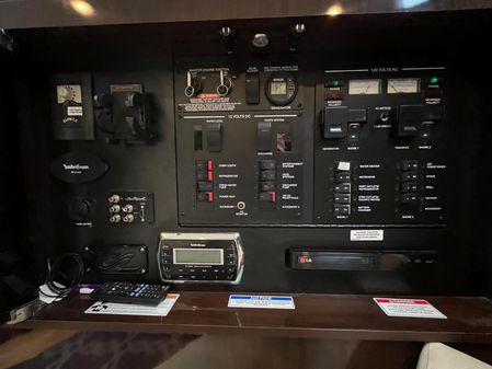 Sea Ray 350 Sundancer image