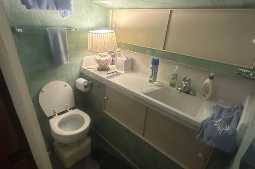 Chris-Craft Commander 42 image