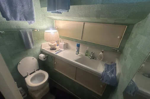 Chris-Craft Commander 42 image