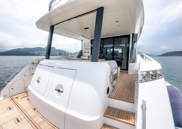 Azimut 68-FLY-FLYBRIDGE image