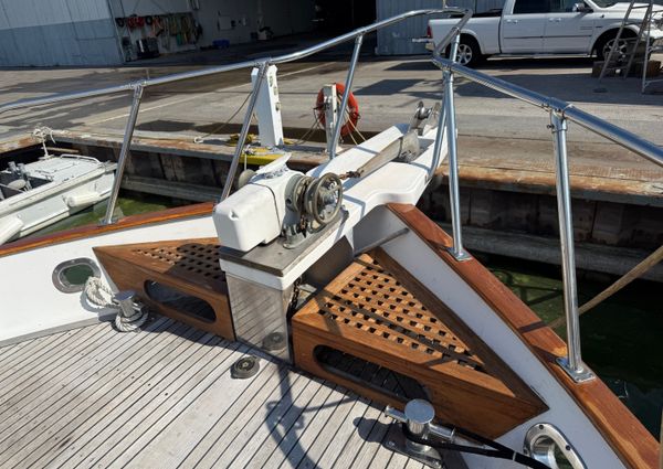 Marine-trader TRI-CABIN image