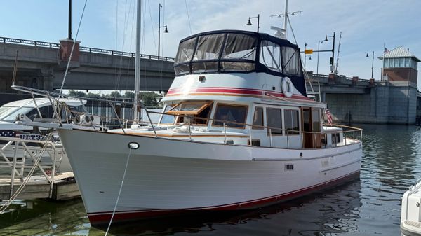 Marine Trader Tri-cabin