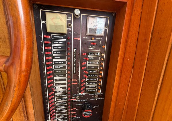 Marine-trader TRI-CABIN image