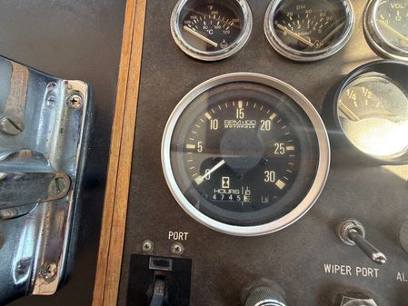 Marine-trader TRI-CABIN image