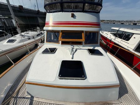 Marine-trader TRI-CABIN image