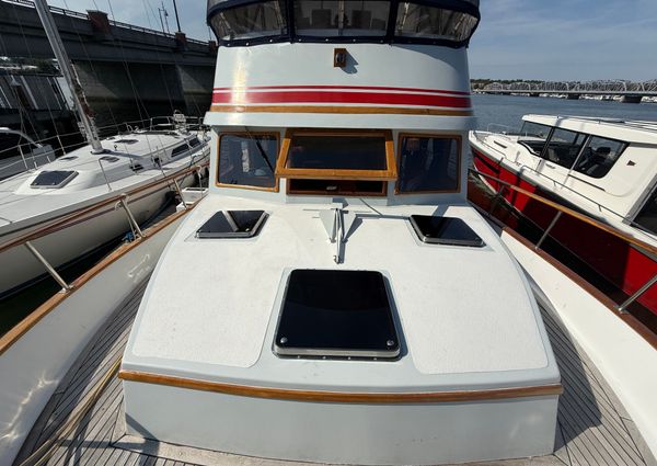 Marine-trader TRI-CABIN image