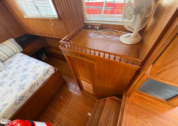 Marine-trader TRI-CABIN image