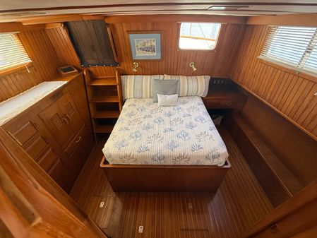 Marine-trader TRI-CABIN image