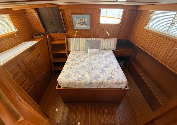 Marine-trader TRI-CABIN image