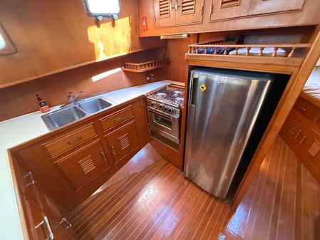 Marine-trader TRI-CABIN image