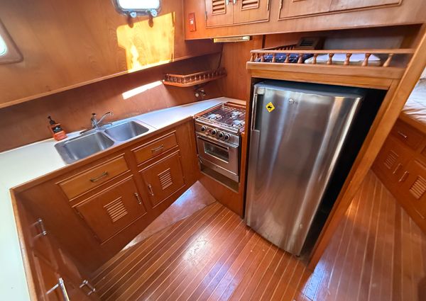 Marine-trader TRI-CABIN image