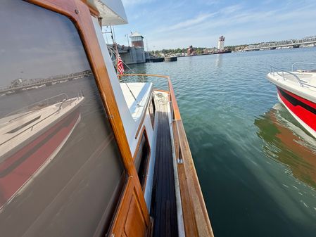 Marine-trader TRI-CABIN image