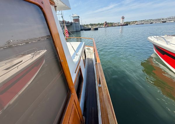 Marine-trader TRI-CABIN image