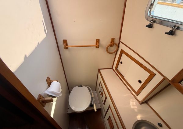 Marine-trader TRI-CABIN image