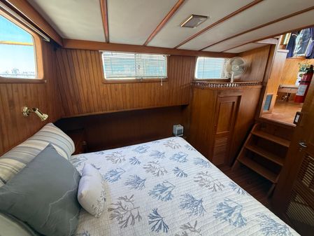 Marine-trader TRI-CABIN image
