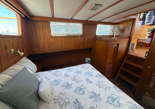 Marine-trader TRI-CABIN image
