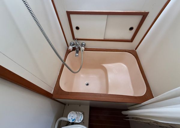 Marine-trader TRI-CABIN image