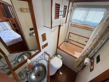 Marine-trader TRI-CABIN image