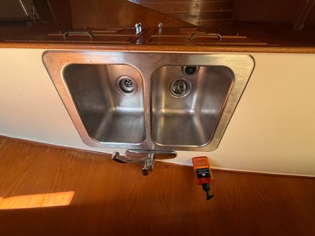 Marine-trader TRI-CABIN image