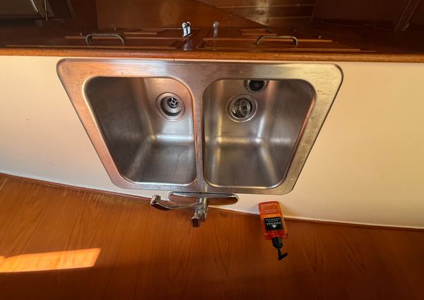 Marine-trader TRI-CABIN image