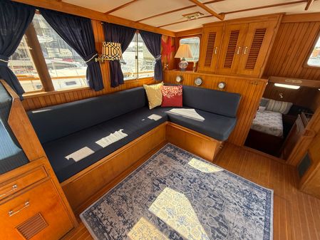 Marine-trader TRI-CABIN image