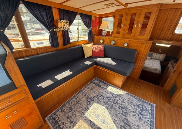 Marine-trader TRI-CABIN image