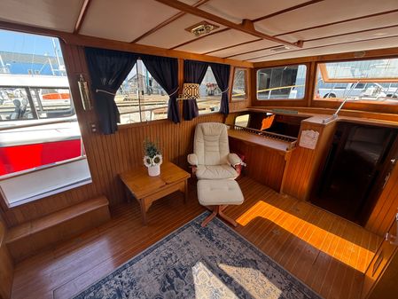 Marine-trader TRI-CABIN image