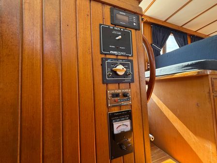 Marine-trader TRI-CABIN image