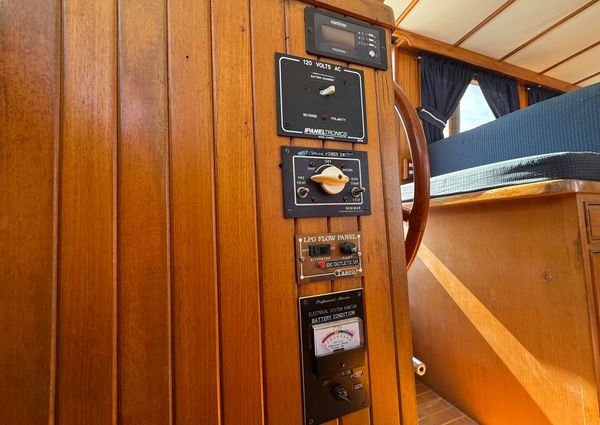 Marine-trader TRI-CABIN image
